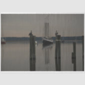 Ruhiges Wasserschiff auf der Wasserseite Seidenpapier (Vorderseite)