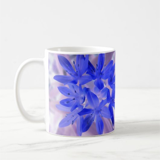 Ruhm der schneebedeckenden blauen Tasse (Links)