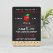 Ruler & Apple Lehrer Abschluss Einladung (Stehend Vorderseite)