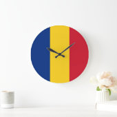 Rumänische Flagge Große Wanduhr (Zuhause)