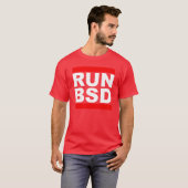 RUN BSD Cool WhiteRed Design für Unix Hackers Sysa T-Shirt (Vorne ganz)