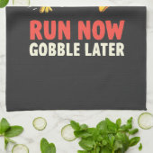 Run Now Gobble Spater Türkei Runner Marathon Geschirrtuch (Gefaltet)