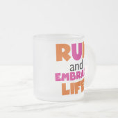 Run und Embrace Life Orange Pink Mattglastasse (VorderseiteRechts)
