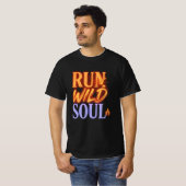 Run Wild Soul Graphic Tee - Nature Adventure Quote (Vorne ganz)