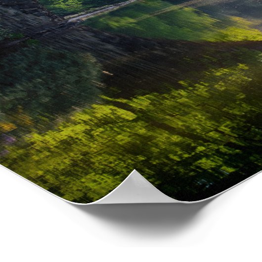 Runde Graue Felsbrücke über einen Fluss im Wald Poster (Ecke)