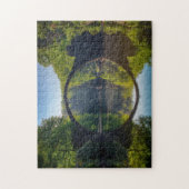 Runde Graue Felsbrücke über einen Fluss im Wald Puzzle (Vertikal)