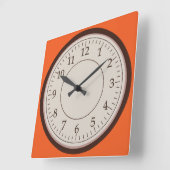 Runde Uhr der braunen Wand (Winkel)