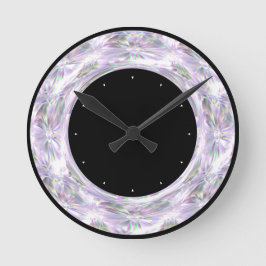 Runde Uhr in Schwarz und Diamant