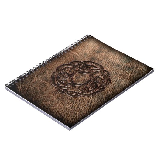 Runder keltischer Knoten auf Leder Notizblock (Linke Seite)