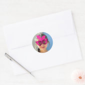Runder Klassischer Sticker mit Rosa Maske (Umschlag)