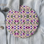 Rundes Blumenmuster mit Lila, Rosa und Blau  Button (Beispiel)