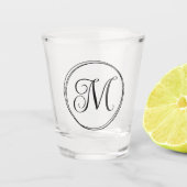 Rundes lockiges Schriftmonogramm Schnapsglas (Vorderseite)