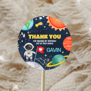 Rundgang um die Geburtstagsparty des Sun Outer Spa Runder Aufkleber