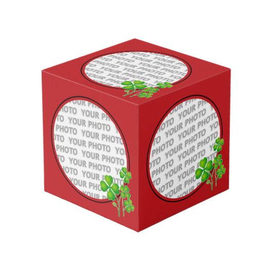 Rundung im Quadrat Rahmen rot / Klee + Ihr Foto (Vorderseite Schrägansicht)