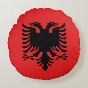 Rundwurfpilz mit Flagge Albaniens Rundes Kissen