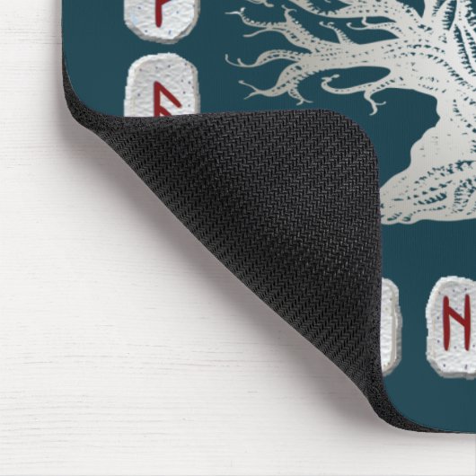 Rune-Plan mit Weltbaum Mousepad (Ecke)
