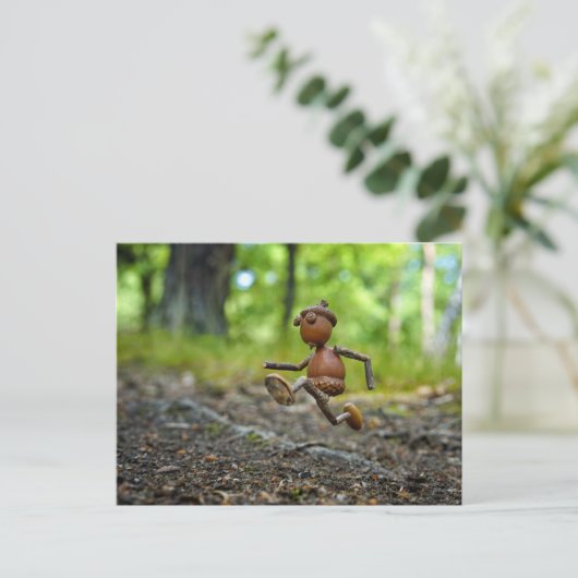 Running Acorn Elf - sport Postkarte (Stehend Vorderseite)