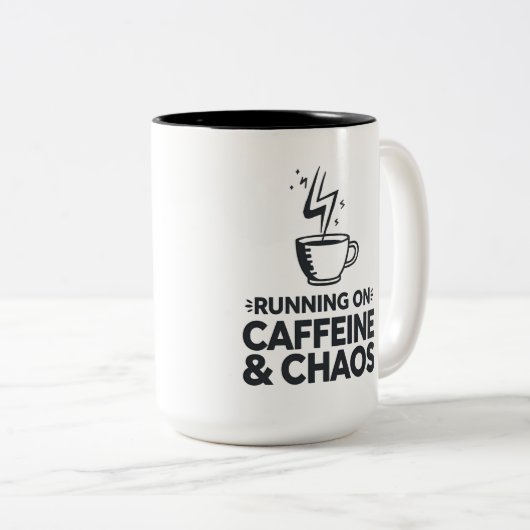 Running on Caffeine & Chaos Zweifarbige Tasse (VorderseiteRechts)