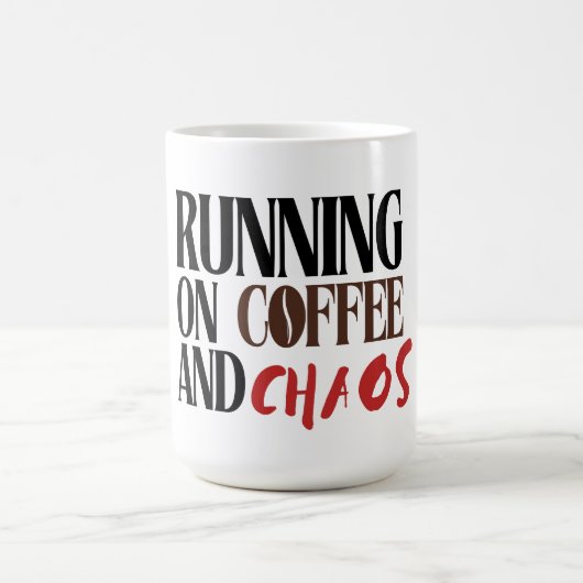Running on Coffee & Chaos – Funny Workday Classic  Kaffeetasse (Mittel)