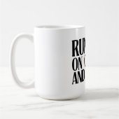 Running on Coffee & Chaos – Funny Workday Classic  Kaffeetasse (Links)