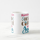 Running On Iced Coffee And Jesus Cold Brew Christi Kaffeetasse (Mittel)