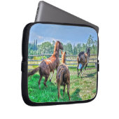 Running Pinto Paint Gelding & Kastanienbälle Laptopschutzhülle (Vorne Rechts)