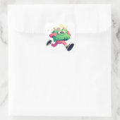 Running Printer with Flying Papers – Tech Humor Quadratischer Aufkleber (Tasche)