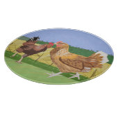 Running Roster und braune Henne auf dem Land Schneidebrett (Ecke)