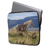 Running Stallion, Steens Mountains, Oregon Laptopschutzhülle (Vorderseite Links)