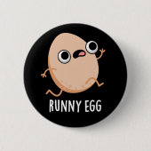 Runny Egg Funny Food Pun Dark BG Button (Vorderseite)