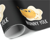 Runny Yolk Funny Food Egg Pun Dark BG Geschenkpapier (Rolleneckpunkt)