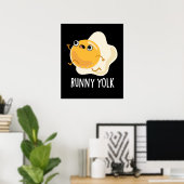 Runny Yolk Funny Food Egg Pun Dark BG Poster (Heimbüro)