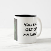 Runter von meinem Rasen! Zweifarbige Tasse (VorderseiteRechts)