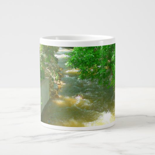 Rushing River under Trees Tasse (Vorderseite)