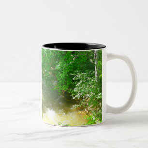 Rushing River under Trees Tasse