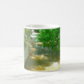 Rushing River under Trees Tasse (Mittel)