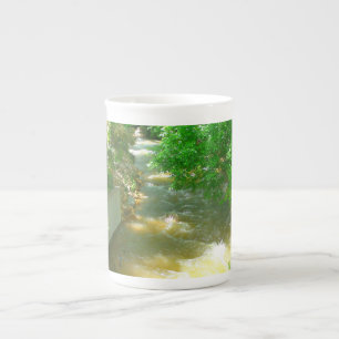 Rushing River under Trees Tasse