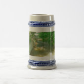 Rushing River under Trees Tasse (Mittel)