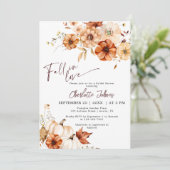 Russet Fall in Liebe Burgundy Pumpkin Brautparty Einladung (Stehend Vorderseite)