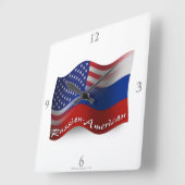 Russisch-amerikanische Wave-Fahnen Quadratische Wanduhr (Winkel)