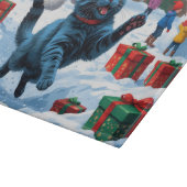 Russische blaue Katze mit Weihnachtsmütze Schneidebrett (Ecke)