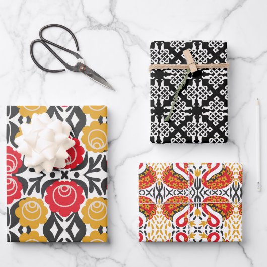 Russische Folklorerote Blume und Geflügel, geometr Geschenkpapier Set (Vorderseite)