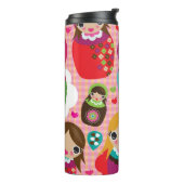 Russischer Puppenillustrationshintergrund Thermosbecher (Nach links gedreht)