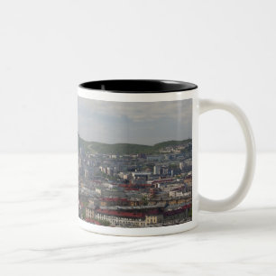 Russland, Murmansk. Größte Stadt nördlich des Zweifarbige Tasse