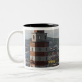 Russland, Murmansk. Größte Stadt nördlich Zweifarbige Tasse (Links)