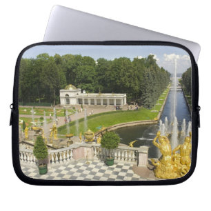 Russland. Petrodvorets. Peterhof-Palast. Peter der Laptopschutzhülle