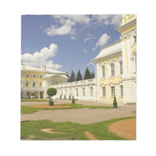 Russland. Petrodvorets. Peterhof-Palast. Peter der Notizblock