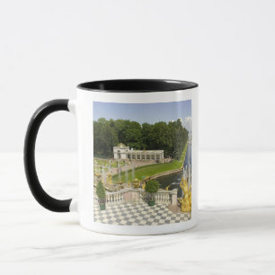 Russland. Petrodvorets. Peterhof-Palast. Peter der Tasse