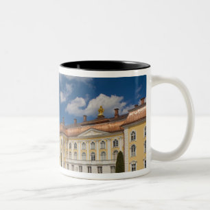 Russland, Sankt Petersburg, Peterhof, Großer Palas Zweifarbige Tasse