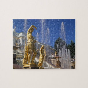Russland, St. Petersburg, Goldene Statuen in der Puzzle